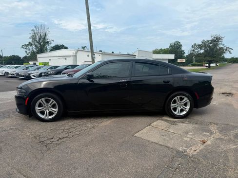 Used 2015 Dodge Charger SE w/ Popular Equipment Group RWD image 4