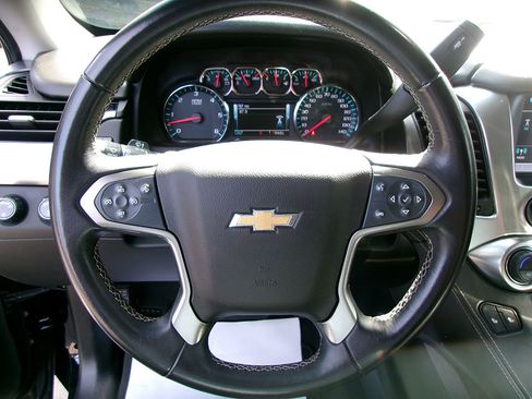 Used 2019 Chevrolet Suburban LT image 14