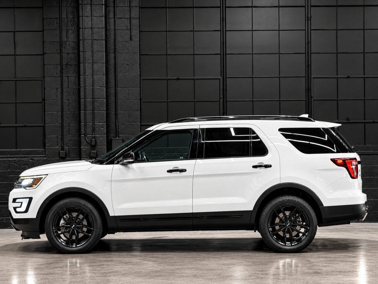 Used 2017 Ford Explorer Sport w/ Equipment Group 401A AWD/4WD image 16