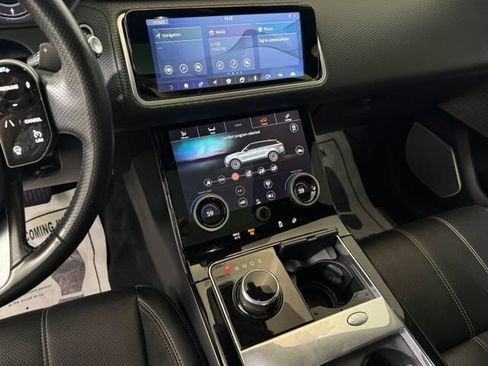 Used 2019 Land Rover Range Rover Velar S AWD/4WD image 37