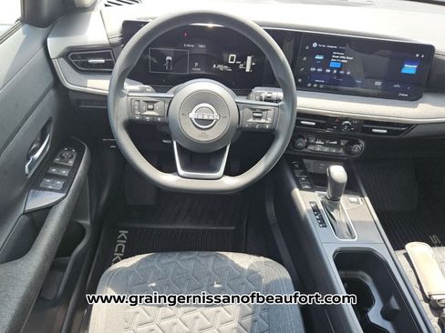 Used 2026 Nissan Kicks SV w/ SV Premium Package AWD/4WD image 5