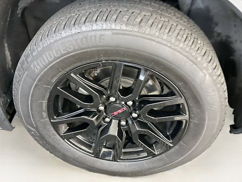 Used 2024 GMC Sierra 1500 Elevation image 11