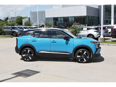 Used 2025 Nissan Kicks SR FWD image 6