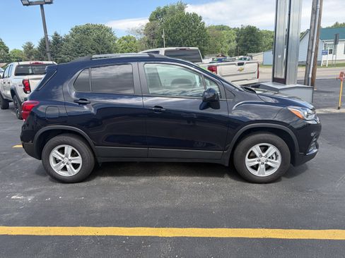 Used 2022 Chevrolet Trax LT w/ LT Convenience Package AWD/4WD image 4