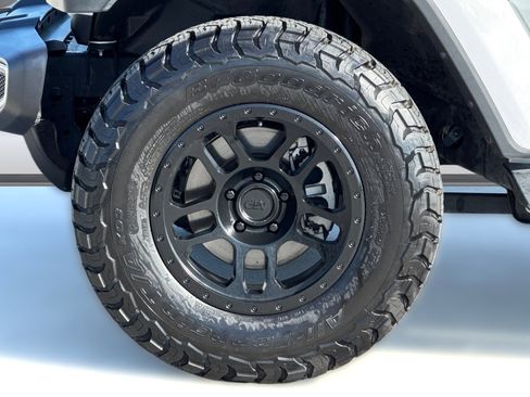 Used 2024 Jeep Wrangler Sahara w/ Technology Group image 10