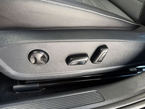 Used 2025 Volkswagen Jetta SE image 23