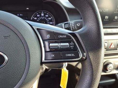 Used 2020 Kia Forte LXS FWD image 25