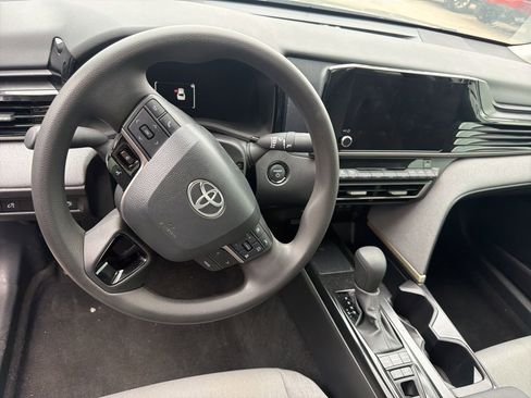 Used 2025 Toyota Camry LE w/ Convenience Package image 11