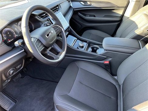 New 2025 Jeep Grand Cherokee Laredo X w/ Luxury Tech Group I image 21