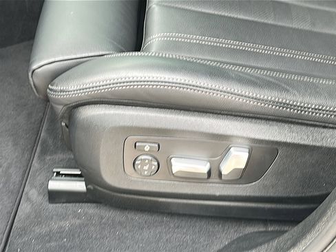 Used 2021 BMW X6 sDrive40i w/ M Sport Package image 15