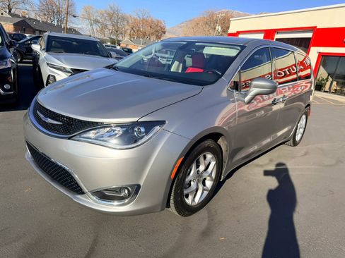 Used 2019 Chrysler Pacifica Touring Plus w/ Tire & Wheel Group image 8