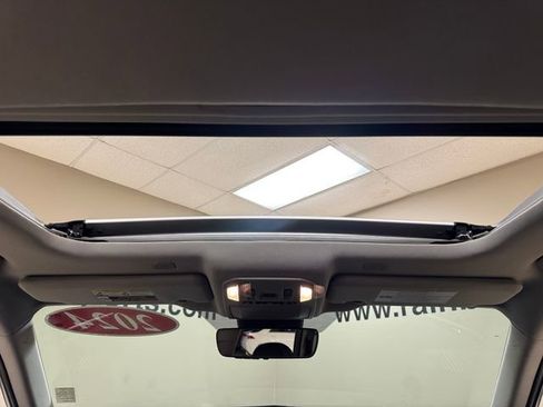 Used 2024 Toyota Highlander XLE image 19