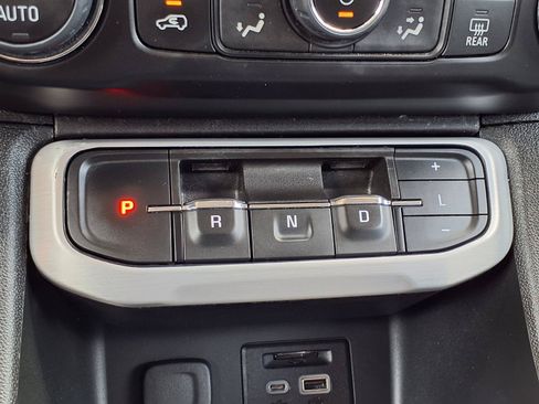 Used 2023 GMC Acadia SLT AWD/4WD image 15