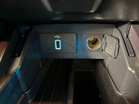 Used 2017 Ford Explorer XLT w/ Equipment Group 202A image 55