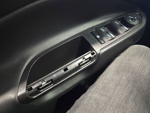 Used 2017 Ford Escape SE w/ Equipment Group 201A image 11