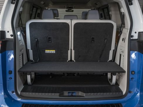 Used 2025 Volkswagen ID. Buzz 1st Edition RWD image 45