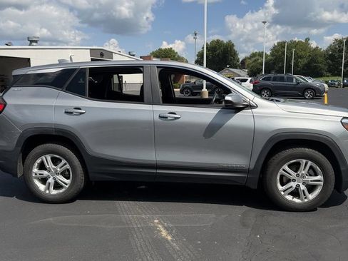 Used 2024 GMC Terrain SLE AWD/4WD image 27
