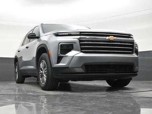 Used 2024 Chevrolet Traverse LS FWD image 24