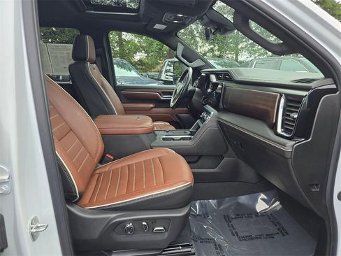 Used 2024 GMC Sierra 3500 Denali Ultimate image 11