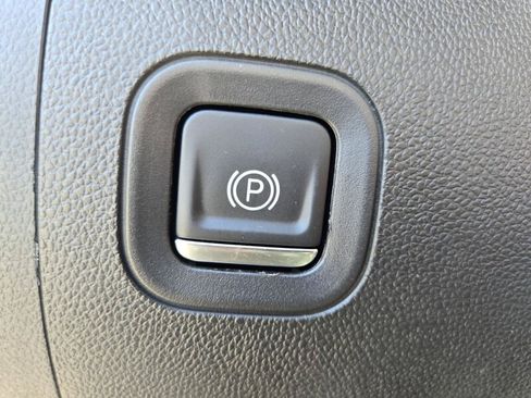 Used 2022 GMC Sierra 1500 SLT RWD image 13