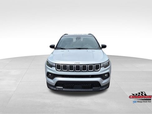 Used 2025 Jeep Compass Limited AWD/4WD image 9