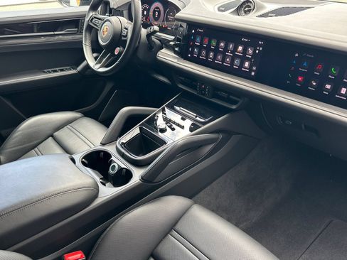 Certified 2024 Porsche Cayenne Turbo GT AWD/4WD image 18