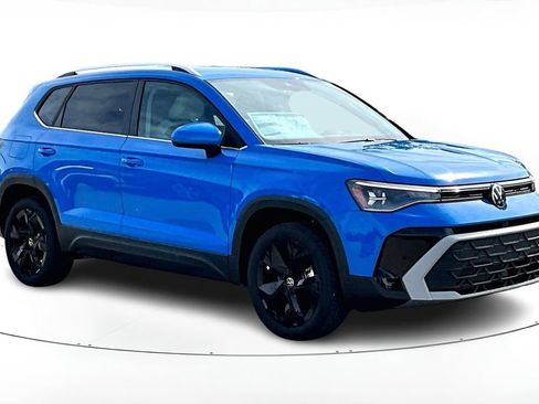 New 2026 Volkswagen Taos SE FWD image 1