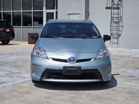 Used 2014 Toyota Prius Two FWD image 2