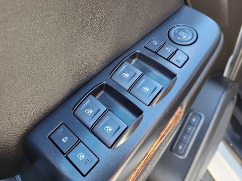 Used 2020 Chevrolet Suburban Premier w/ Premier Plus Edition AWD/4WD image 20