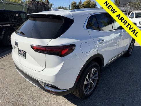 Used 2023 Buick Envision Essence image 3