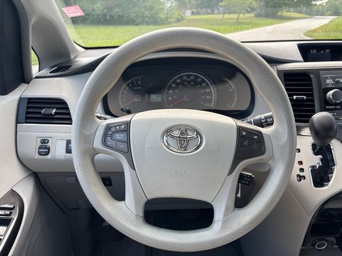 Used 2012 Toyota Sienna LE FWD image 15