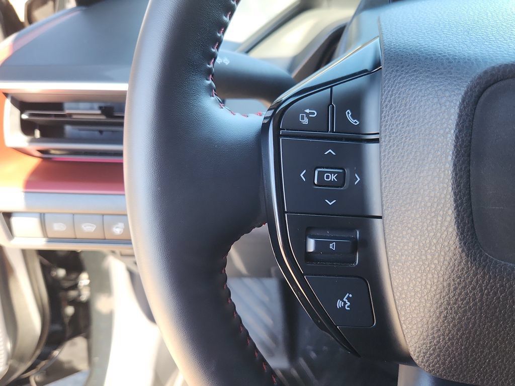 Used 2024 Toyota Prius Prime Premium FWD image 21