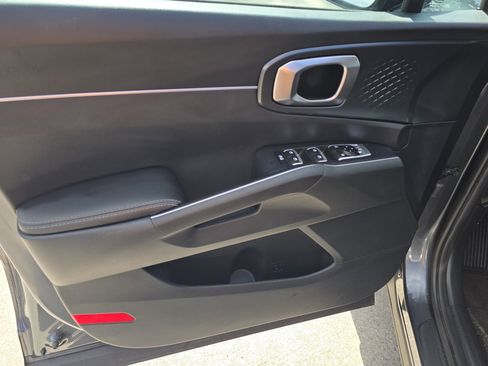 Certified 2023 Kia Sorento LX image 17