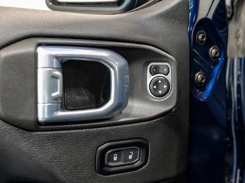 Used 2025 Jeep Wrangler Unlimited Rubicon AWD/4WD image 57