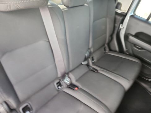 Used 2020 Jeep Gladiator Overland image 16