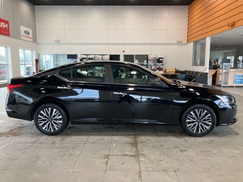 Used 2025 Nissan Altima 2.5 SV image 4