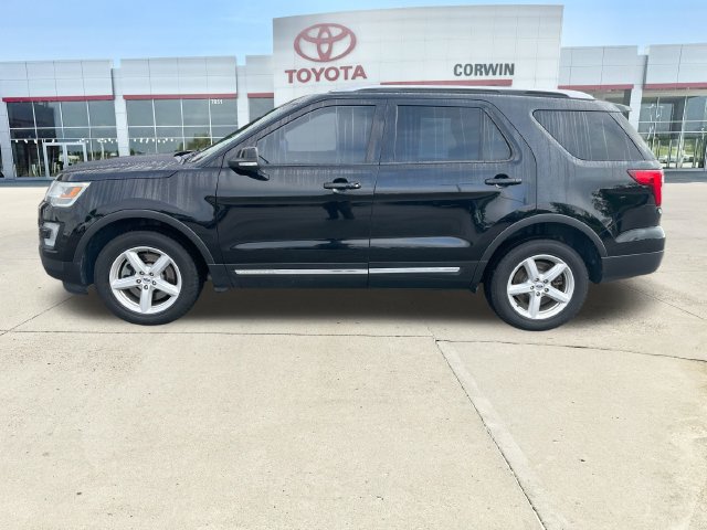 Used 2017 Ford Explorer XLT AWD/4WD image 2