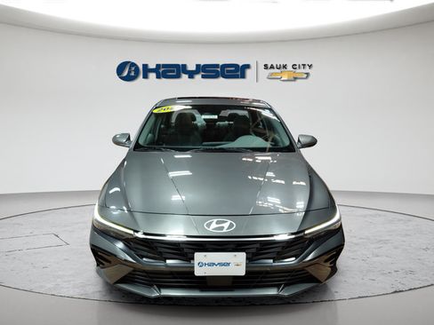 Used 2025 Hyundai Elantra SEL FWD image 2