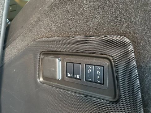 Used 2025 Cadillac Escalade Premium Luxury image 26