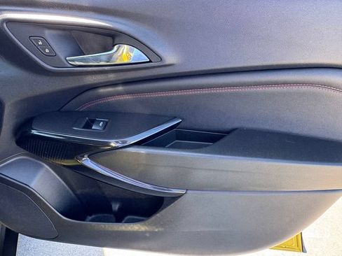 Certified 2024 Chevrolet Trax RS w/ Sunroof Package FWD image 7