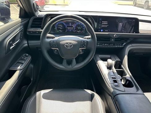 Used 2023 Toyota Crown AWD/4WD image 10