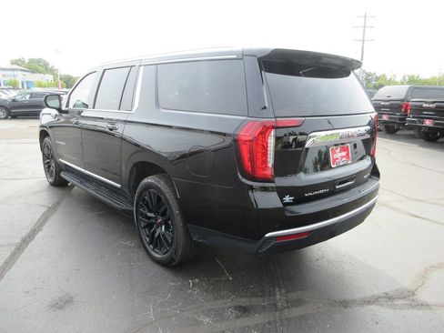 Used 2023 GMC Yukon XL SLT AWD/4WD image 9