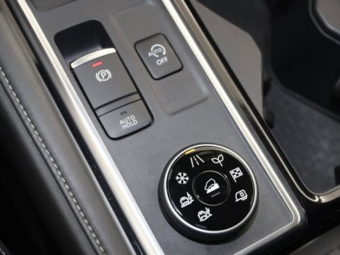 Used 2023 Nissan Pathfinder SL image 27