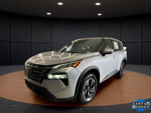 Used 2024 Nissan Rogue SV image 1