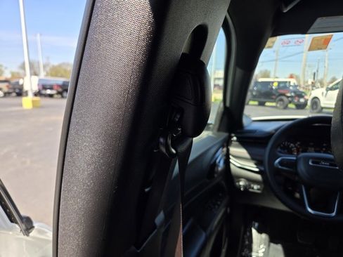 Used 2025 Jeep Compass Trailhawk AWD/4WD image 31