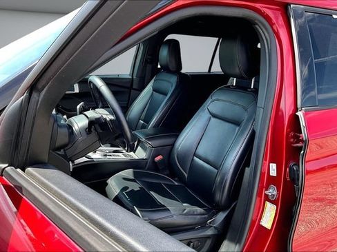 Used 2020 Ford Explorer XLT w/ Equipment Group 202A RWD image 21