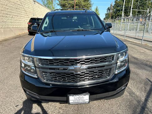 Used 2018 Chevrolet Suburban LT image 2