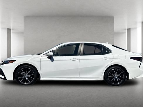 Used 2024 Toyota Camry SE FWD image 7