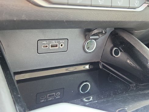 Used 2024 Nissan Altima 2.5 SV FWD image 24