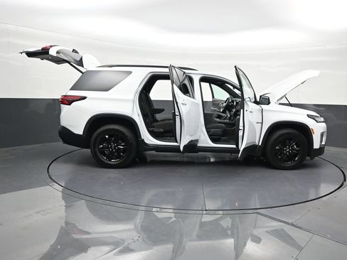 Used 2023 Chevrolet Traverse LT FWD image 32